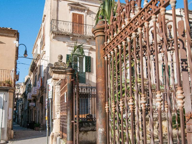 Old Town Guest house 3*
